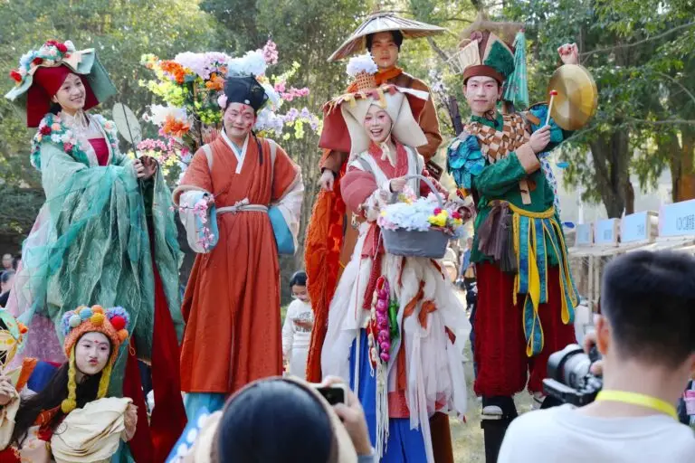 تشوشان، تشجيانغ: موكب شعبي يحتفل بالانقلاب الشتوي