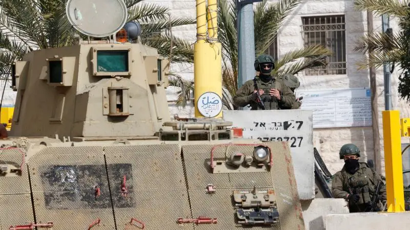 الاحتلال يُنهي عدوانه على الخليل بعد 4 أيام ويواصل مداهماته في مدن الضفة الغربية
