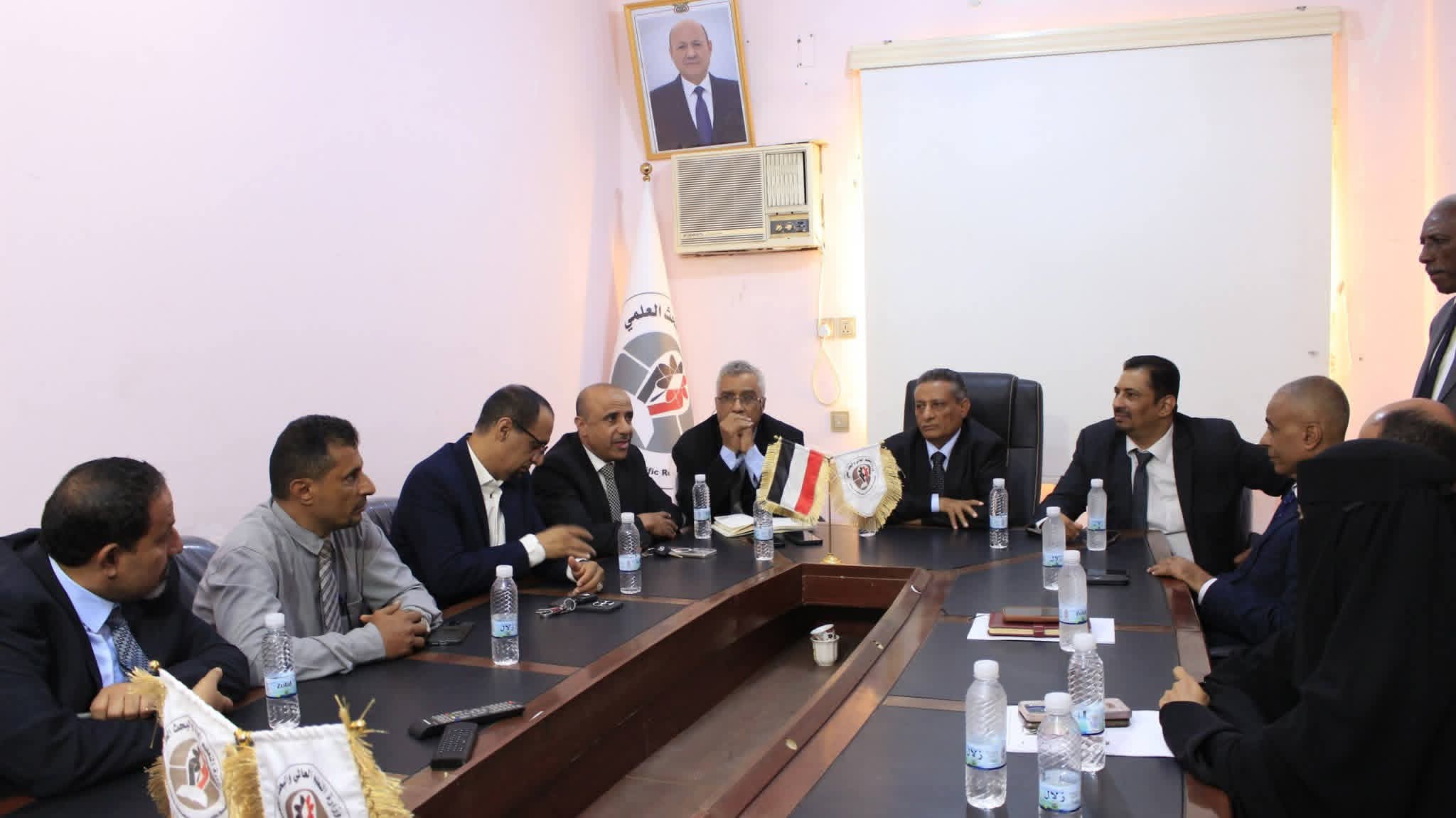 اليمن: القدسي يترأس اجتماع مجلس التعليم العالي ويؤكد الشفافية والعمل بروح الفريق