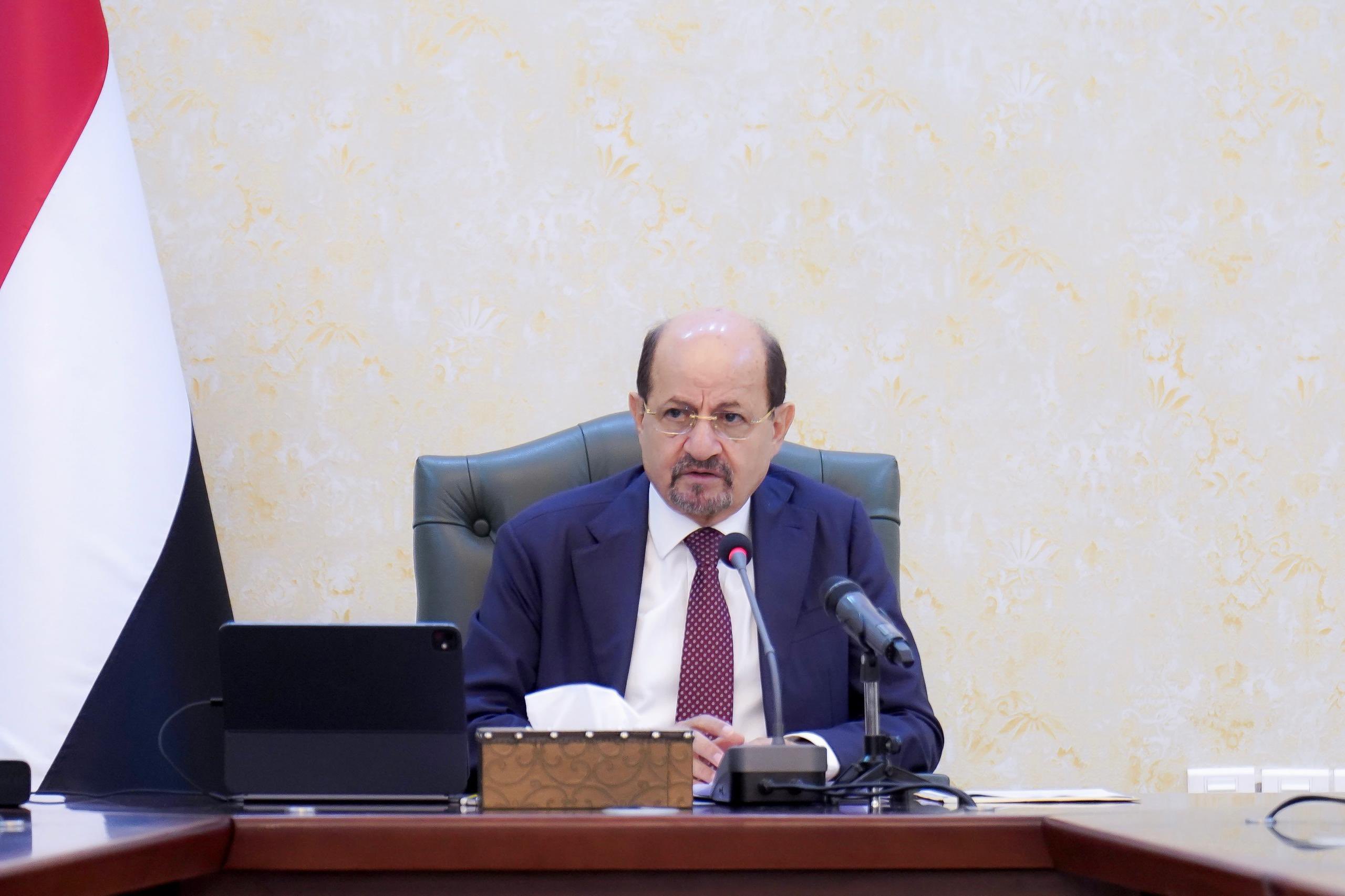 رئيس الوزراء يشدد على المسؤولية التشاركية لإعادة الاعتبار لمدينة عدن