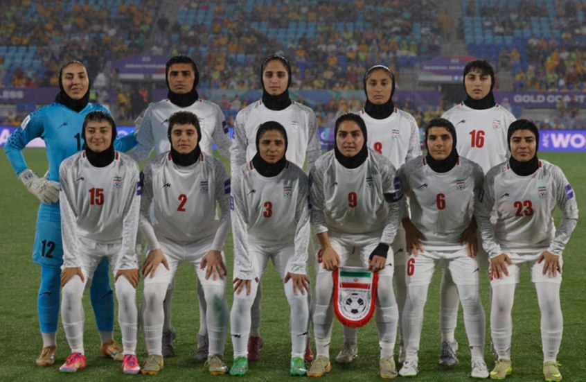 مذيع إيراني يهاجم لاعبات المنتخب بسبب النشيد الوطني في كأس آسيا