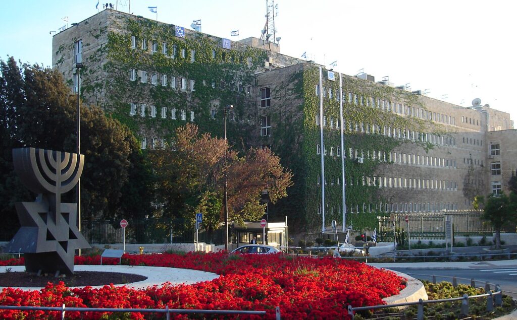 سلطة الضرائب الإسرائيلية: خسائر أول أسبوع من الحرب تتجاوز 3 مليارات دولار و40 ألف طلب تعويض