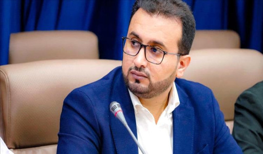 عدن: توجيه حكومي بإعداد كشوفات مرتبات الموظفين النازحين لعام 2025