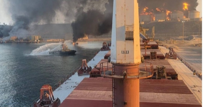 طائرات مسيّرة تضرب ميناء صلالة العماني وإيران تصفه بـ"المشبوه للغاية" وسط توتر إقليمي متصاعد