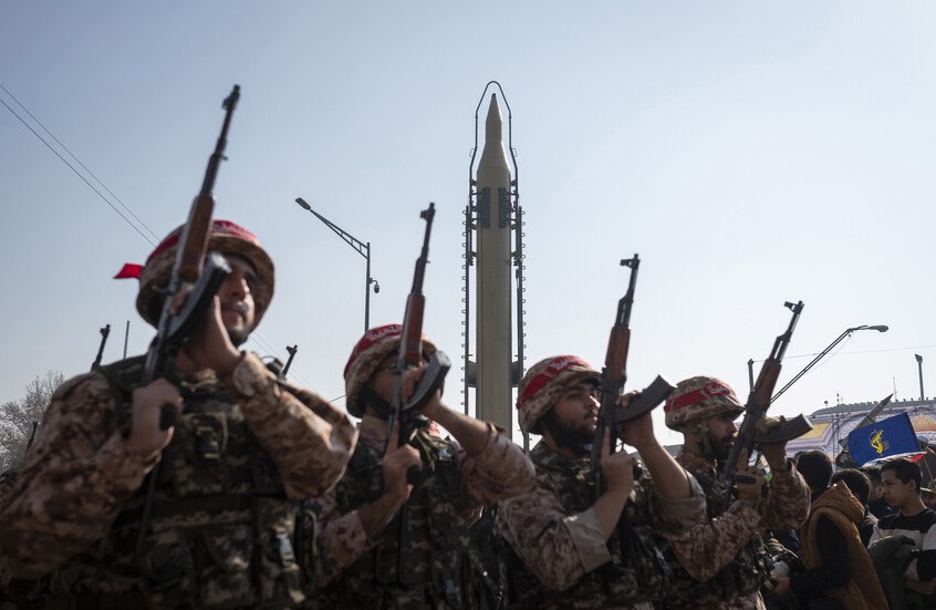 الحرس الثوري الإيراني يتوعد بردٍّ “مدمر وحاسم” إذا استُهدفت البنية التحتية للطاقة في إيران