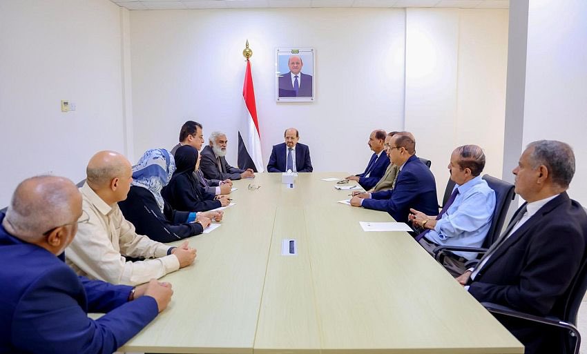 عدن: رئيس الوزراء يؤكد مواصلة الإصلاحات بوزارة الخارجية وتعزيز التنسيق مع البعثات الدبلوماسية