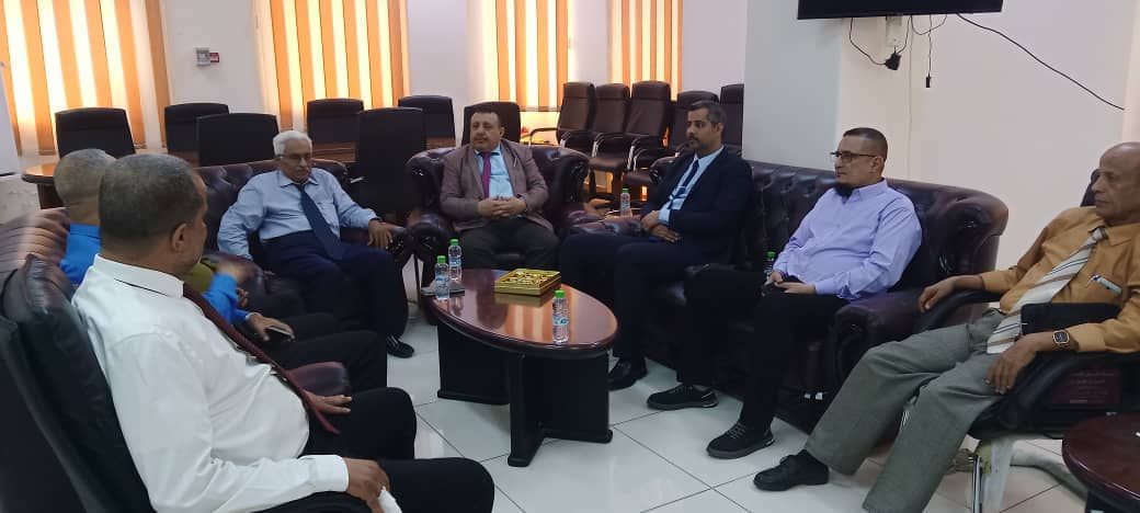 نائب وزير الخدمة المدنية والتأمينات يتفقد الانضباط الوظيفي في المؤسسة العامة للتأمينات الاجتماعية وبنك التسليف التعاوني الزراعي (كاك بنك)