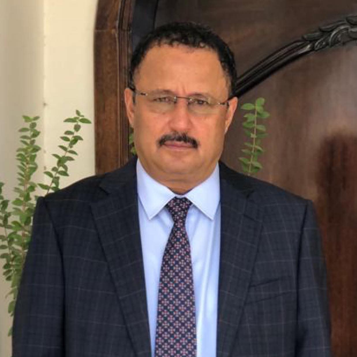 الصوفي يندد باغتيال الصحفي عبدالصمد ويحمّل السلطة المحلية مسؤولية تدهور الوضع الأمني في تعز