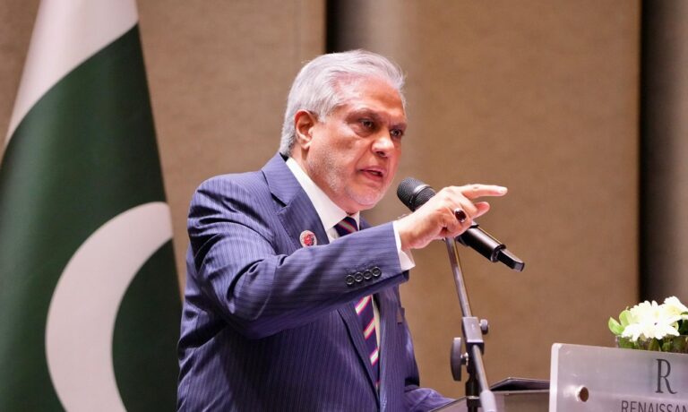 باكستان: إيران توافق على مرور 20 سفينة إضافية عبر مضيق هرمز