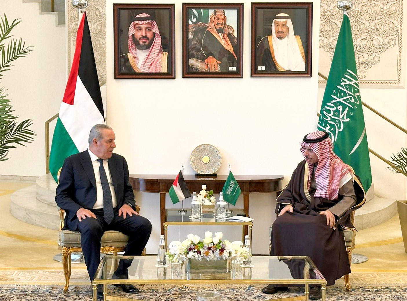 وقد فلسطيني رفيع برئاسة حسين الشيخ يبحث في الرياض تطورات المنطقة وسبل تعزيز التنسيق العربي المشترك