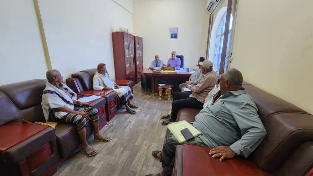 وكيل محافظة تعز يتفقد أضرار السيول في المخا ويؤكد ضرورة الاستجابة العاجلة