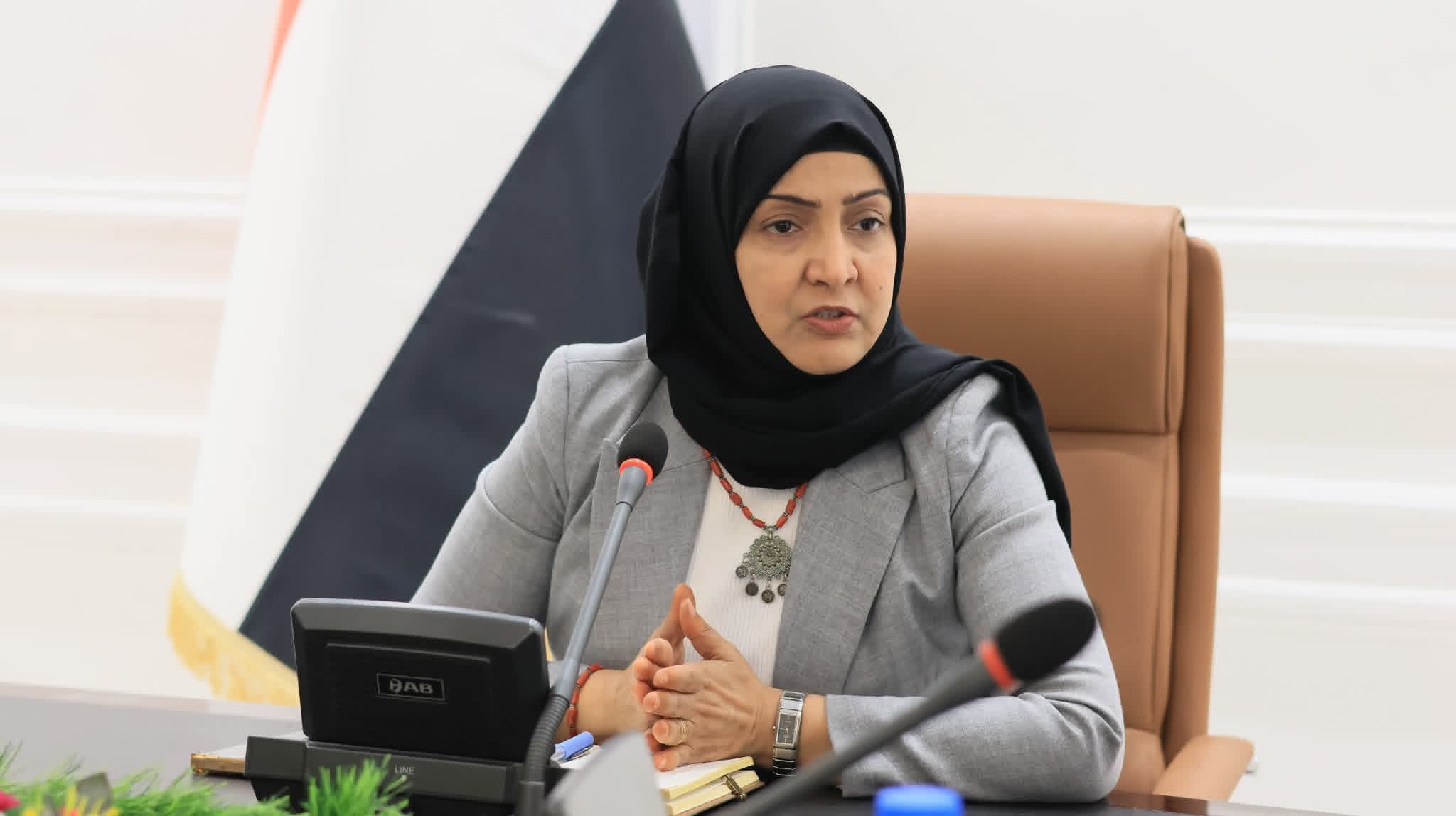 وزيرة الشؤون القانونية: جرائم الحوثي في تعز انتهاك صارخ للقانون الدولي وتستدعي موقفًا حازمًا