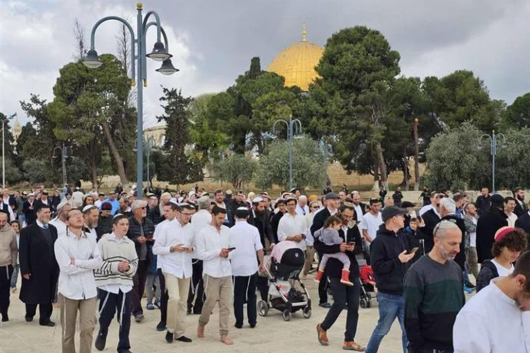 توتر في القدس خلال عيد الفصح: قيود على كنيسة القيامة واقتحام الأقصى يثيران استنكاراً واسعاً