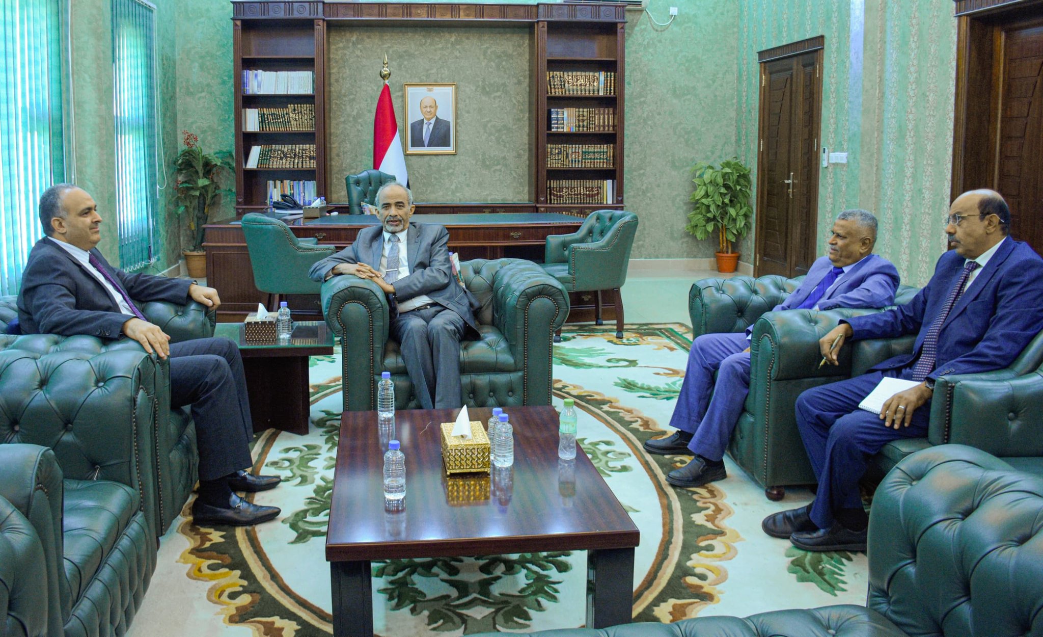 عدن: الصبيحي يشدد على معالجة الوضع الاقتصادي وانتظام صرف رواتب موظفي الدولة