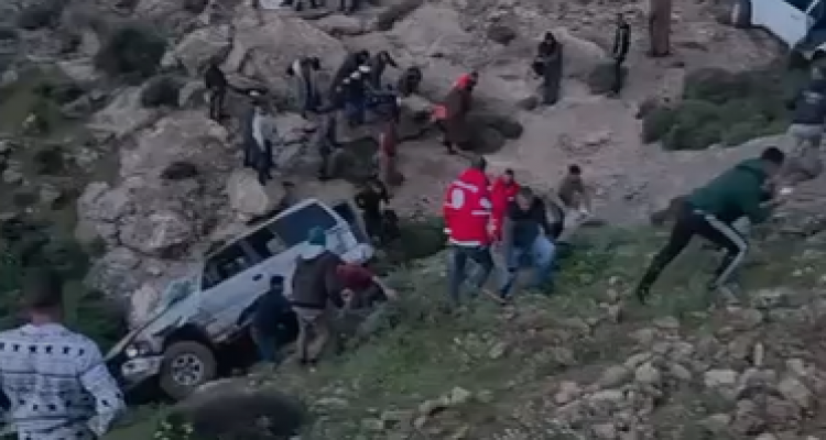 الاحتلال يطارد عمالاً فلسطينيين ويطلق قنابل الغاز في واد الحمص شرق بيت لحم