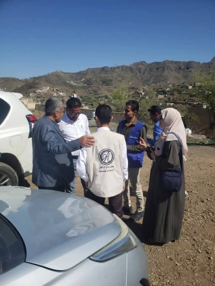 وفد من البرنامج السعودي يزور موقع انشاء مستشفى ريفي في تعز