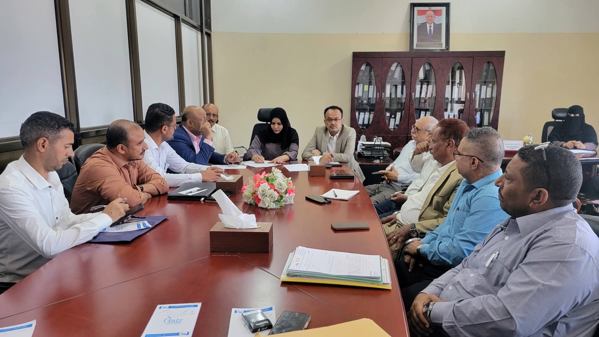 وكيل محافظة تعز تترأس اجتماعاً موسعاً لتعزيز الرقابة الدوائية ومكافحة التهريب