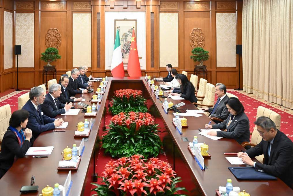 كبير الدبلوماسيين الصينيين: إعادة الولايات المتحدة وإيران إلى طاولة المفاوضات هي الأولوية القصوى