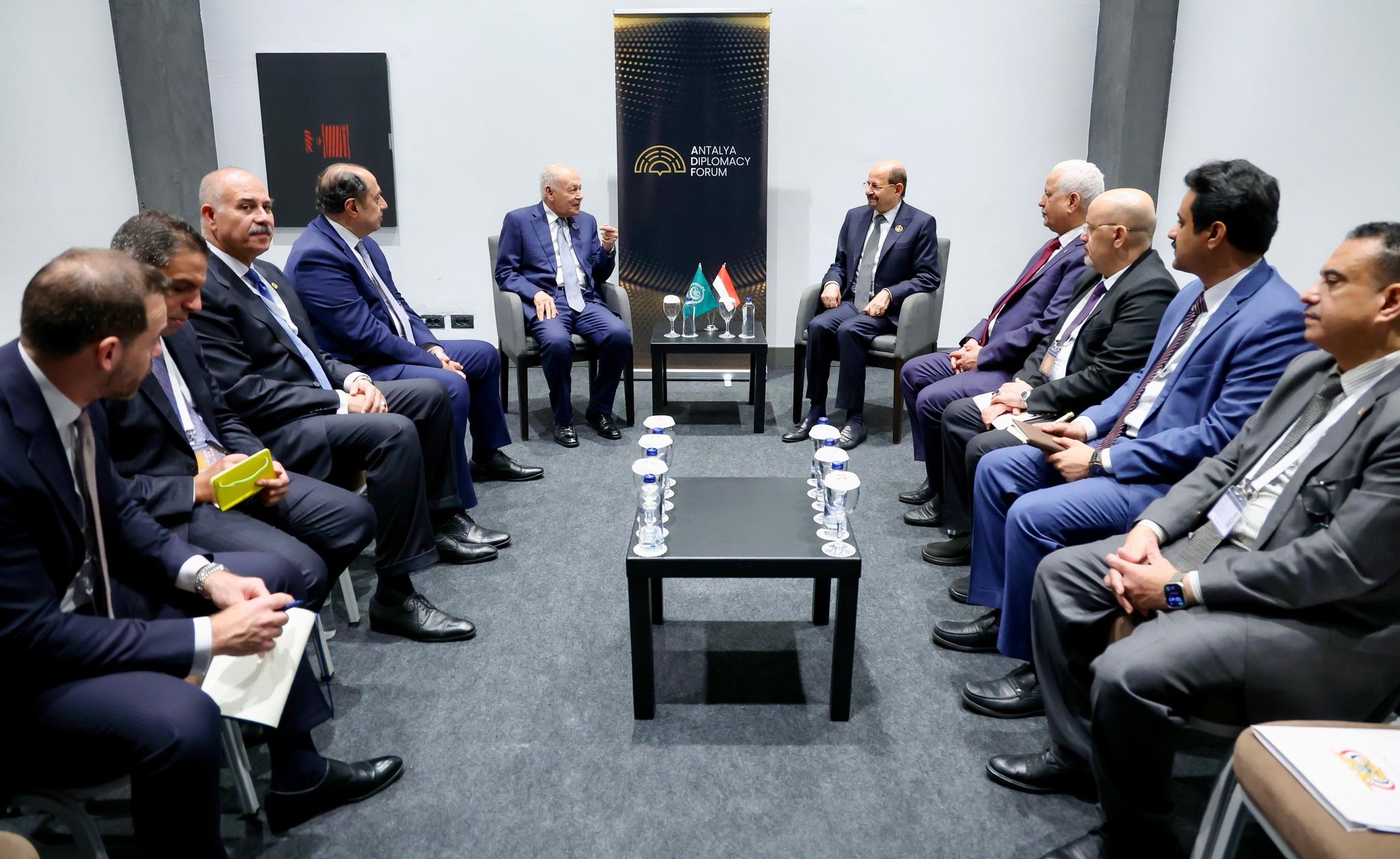 رئيس الوزراء اليمني يناقش مع أمين عام الجامعة العربية تفعيل العمل المشترك لمواجهة التحديات