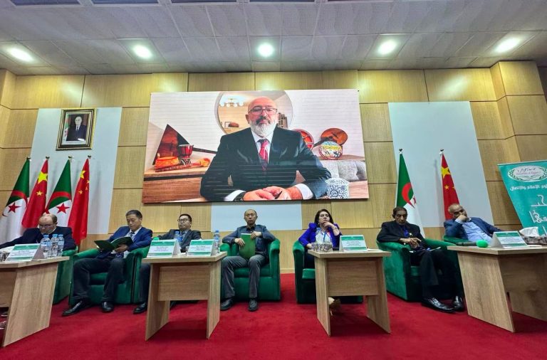 المجتمعون في ندوة الجزائر عن التبادلات الحضارية بين الصين والدول العربية_ الأفريقية يصدرون وثيقة ” توافق الجزائر “