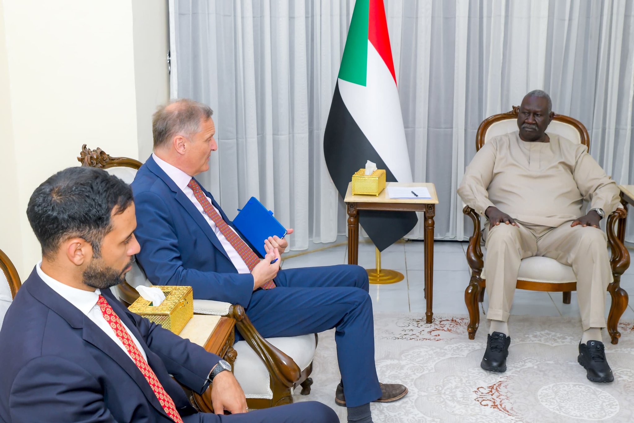 السودان يرفض مؤتمر برلين دون مشاركة الحكومة خلال لقاء مع سفير الاتحاد الأوروبي في بورتسودان