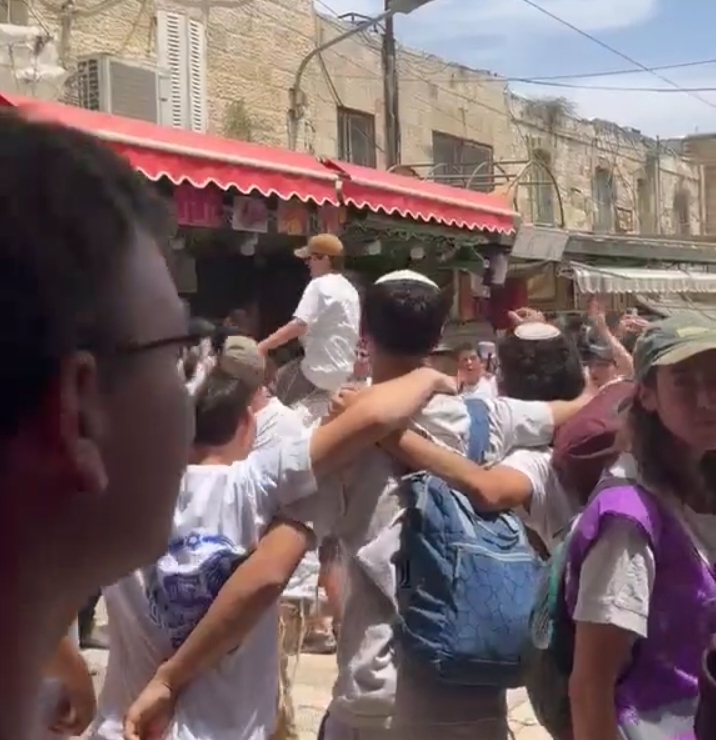 مستوطنون يؤدون رقصات استفزازية في القدس والأقصى وسط إدانات عربية ودولية