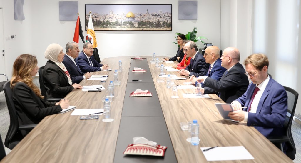 حسين الشيخ يبحث مع مسؤول ألماني التطورات الفلسطينية ويحذر من “انهيار السلطة” بسبب التصعيد الإسرائيلي