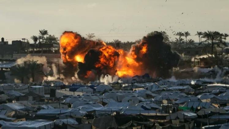 شهيدان في غارة إسرائيلية على غزة.. ومستوطنون يستولون على منازل ومنشآت زراعية جنوب نابلس