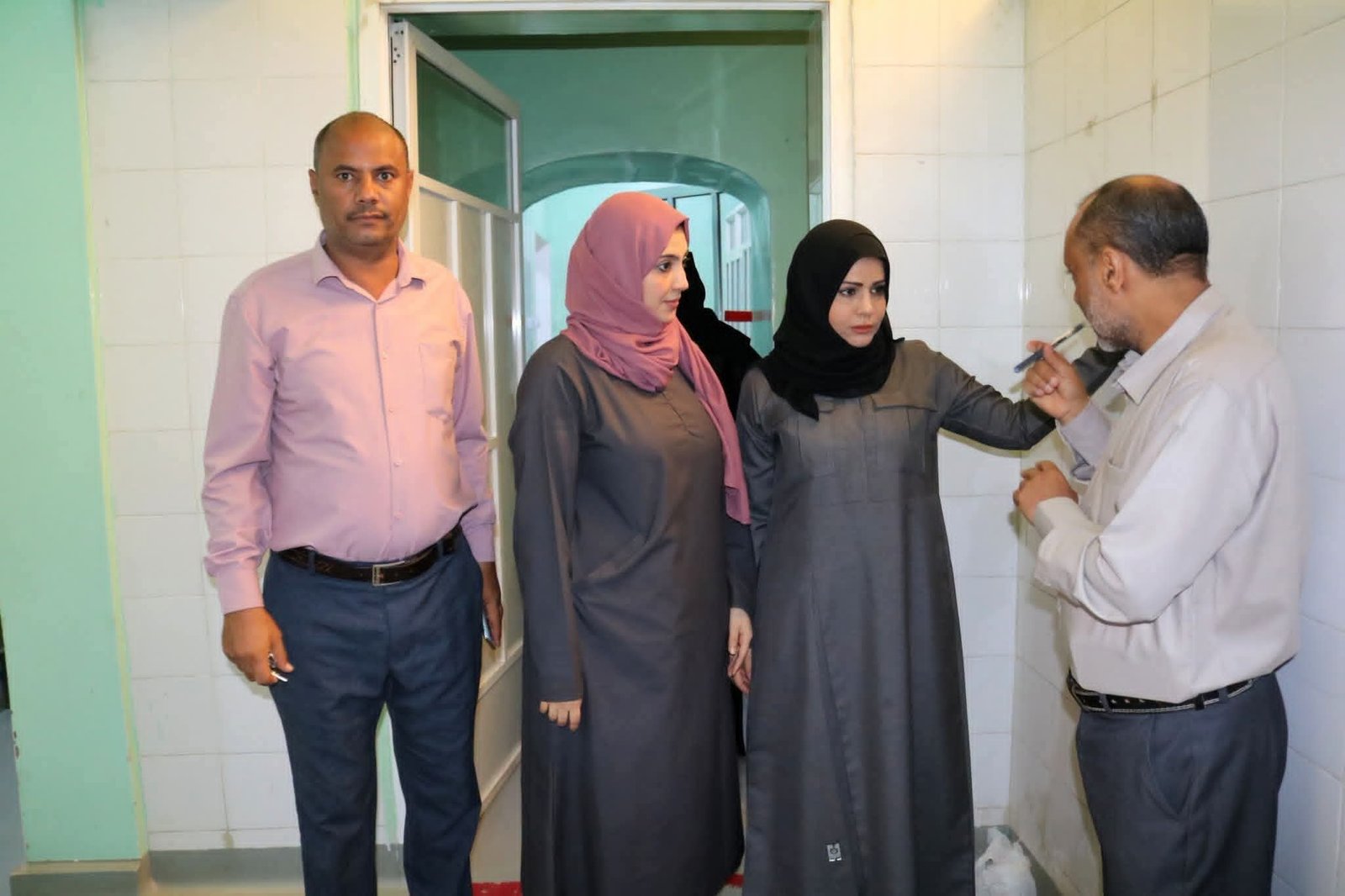 وكيل تعز للشؤون الصحية تزور مستشفى المظفر العام وتثمن جهود تطوير الخدمات الطبية