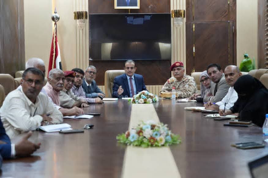 عدن: وزير الصحة يرأس اجتماع لجنة طوارئ غرفة العمليات الصحية المركزية