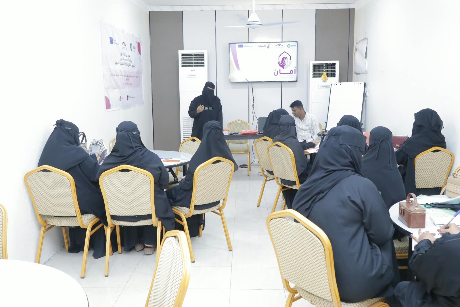 المكلا... مؤسسة الأمل النسوية تدشن دورة تدريبية حول المناصرة القائمة على الأدلة وتوثيق انتهاكات حقوق المرأة