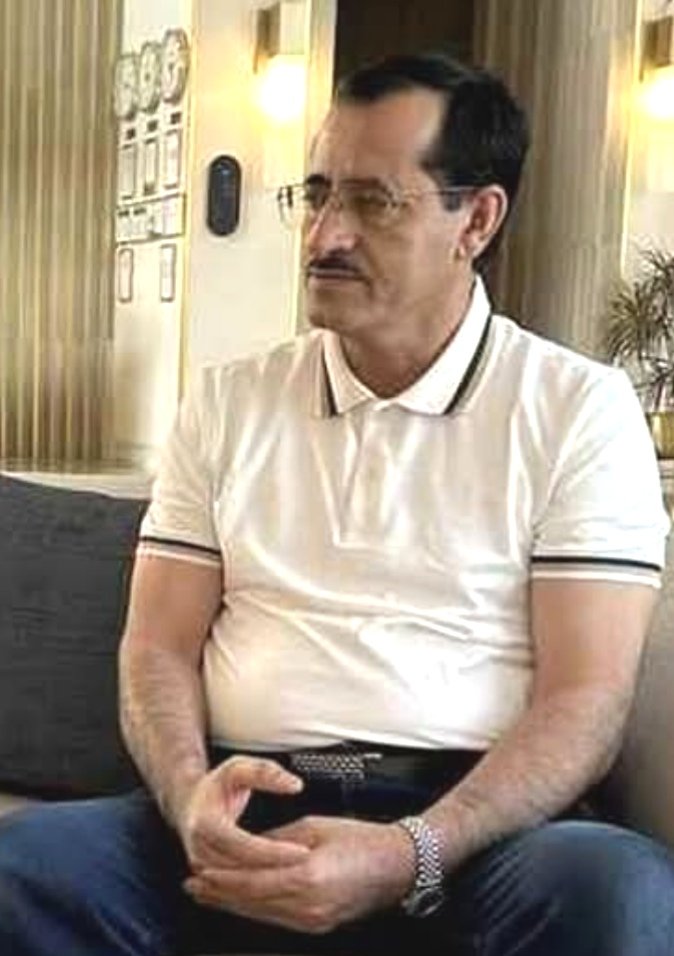 صورة لوزير الدفاع اليمني في أحد فنادق الرياض تثير غضب عامة اليمنيين
