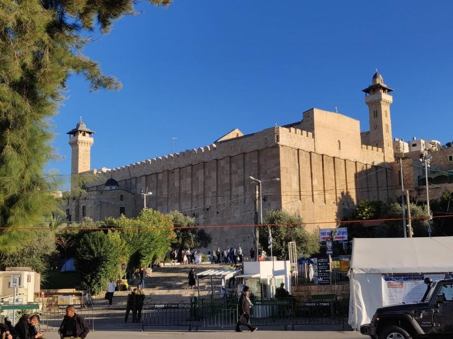 لليوم الـ70.. الاحتلال يواصل منع رفع الأذان في المسجد الإبراهيمي بالخليل